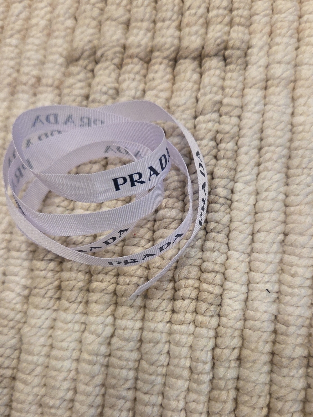 Prada Ribbon - Picture 4 of 4